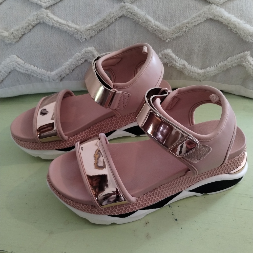 Aldo Zarella Size 6.5 In Pristine Condition. Light Pink , Metallic Pink